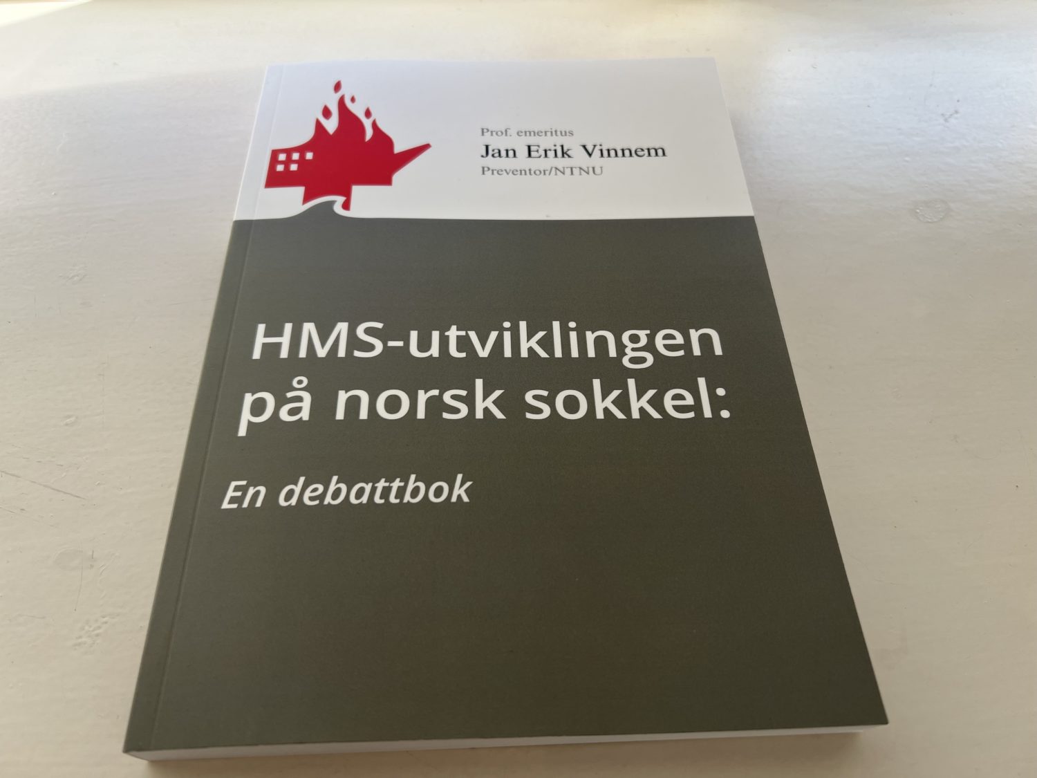 Boken HMS-utviklingen på norsk sokkel – en debattbok Foto: Rebecca Bjerga