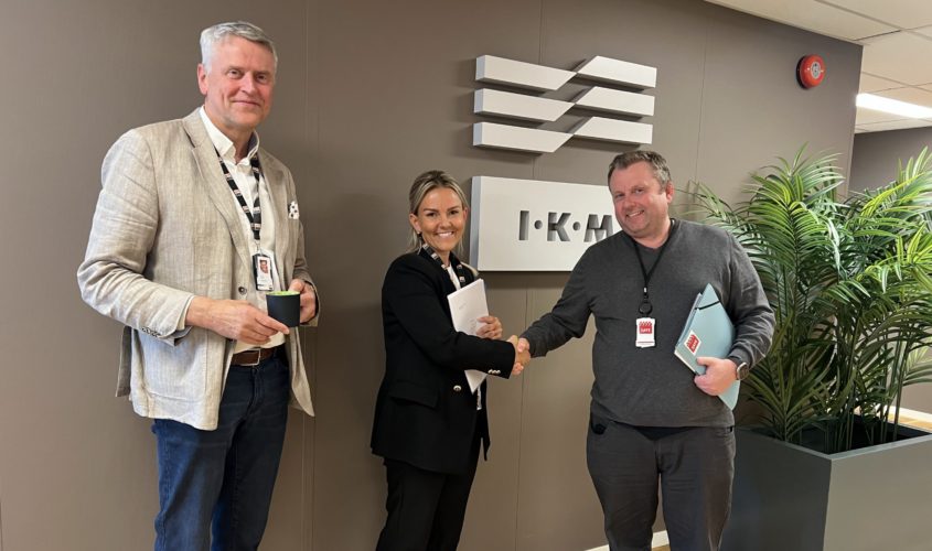 Signerer direkte avtale med IKM Foto: Rebecca Bjerga
